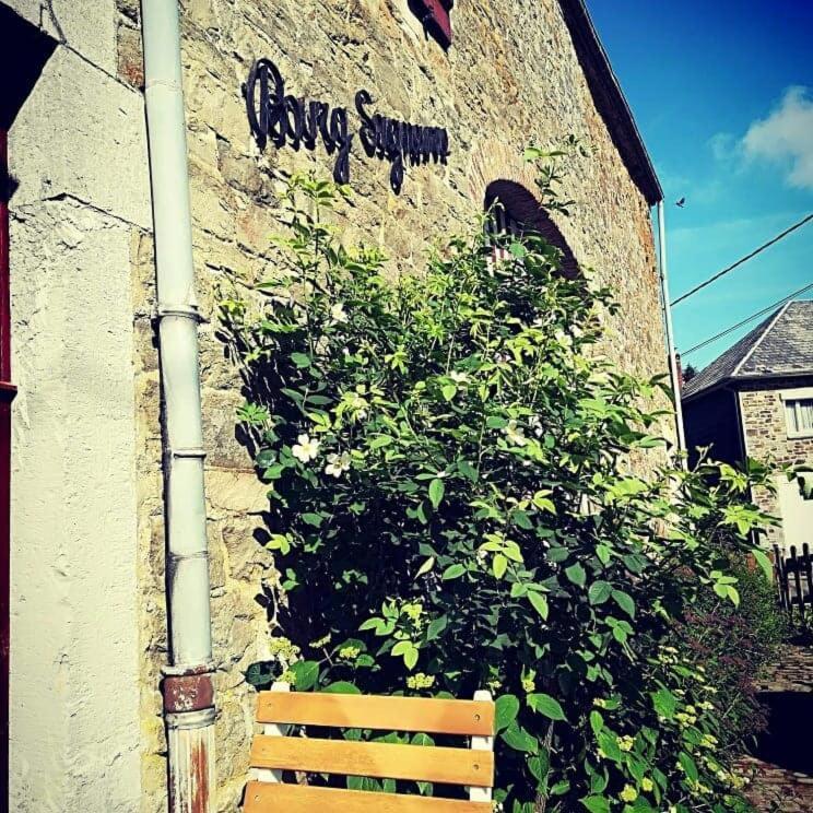 ホテル La Bourgseigneurie Bourseigne-Vieille エクステリア 写真